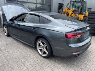 Audi A5 Sportback 2.0 40 TFSI Mild Hybrid 16V Vehículo de desguace (2018, Gris)
