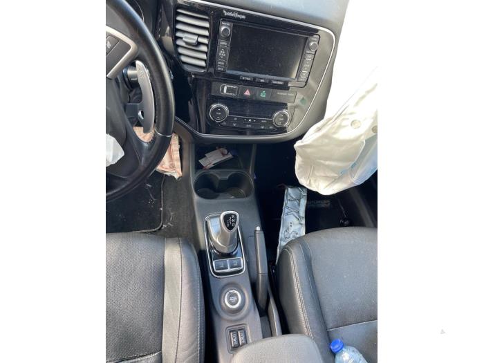 Mitsubishi Outlander 2.0 16V PHEV 4x4 Vehículo de desguace (2014, Negro)
