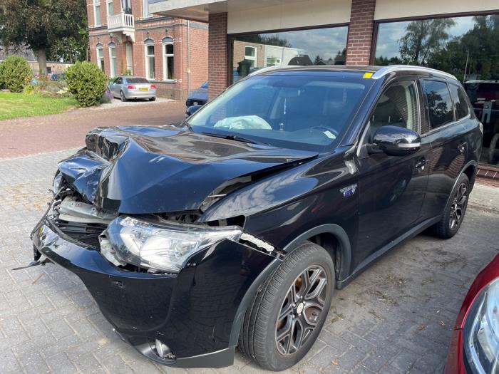 Mitsubishi Outlander 2.0 16V PHEV 4x4  (Desguace)