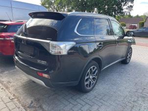 Mitsubishi Outlander 2.0 16V PHEV 4x4 Vehículo de desguace (2014, Negro)