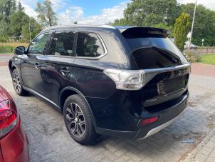 Mitsubishi Outlander 2.0 16V PHEV 4x4 Vehículo de desguace (2014, Negro)