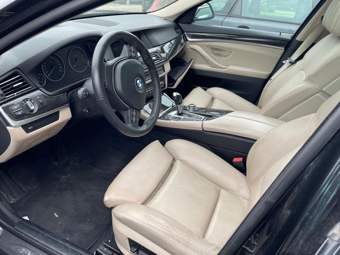BMW 5 serie Touring 528i 24V Vehículo de desguace (2012, Negro)