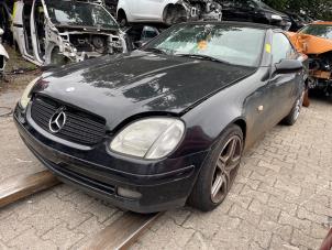 Mercedes SLK 2.0 200 K 16V Vehículo de desguace (2000, Negro)
