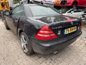 Mercedes SLK 2.0 200 K 16V Vehículo de desguace (2000, Negro)