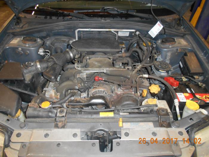 Subaru Forester 2.0 16V X Samochód złomowany (2006, Szary)
