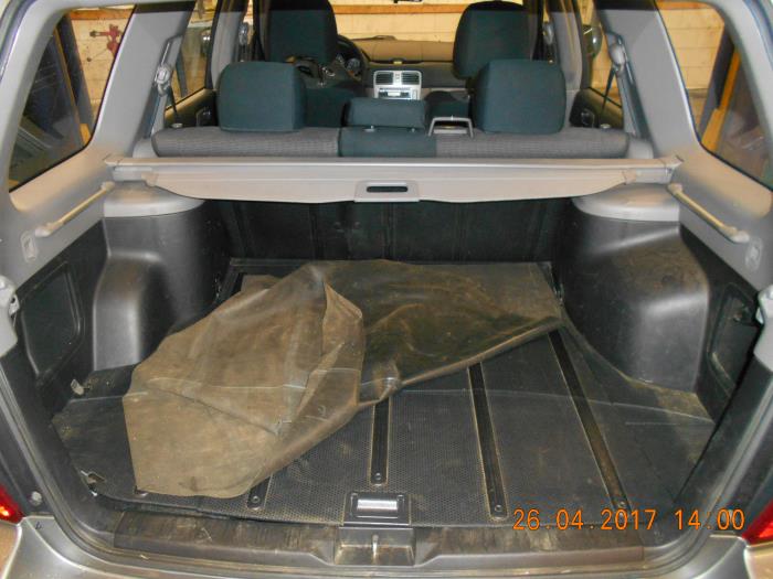 Subaru Forester 2.0 16V X Samochód złomowany (2006, Szary)
