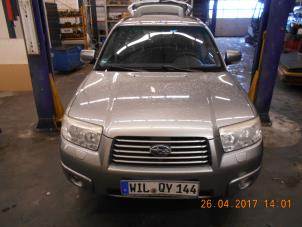 Subaru Forester 2.0 16V X Samochód złomowany (2006, Szary)