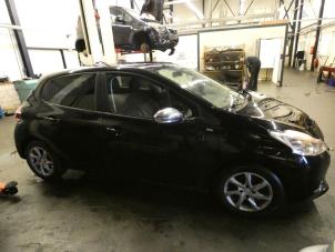 Peugeot 208 I 1.2 Vti 12V PureTech 82 Vehículo de desguace (2014, Negro)
