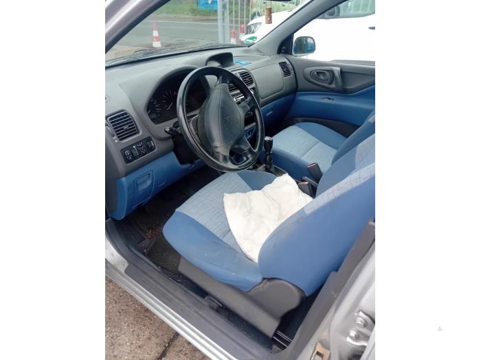 Mitsubishi Space Star 1.3 16V Vehículo de desguace (2001, Gris)