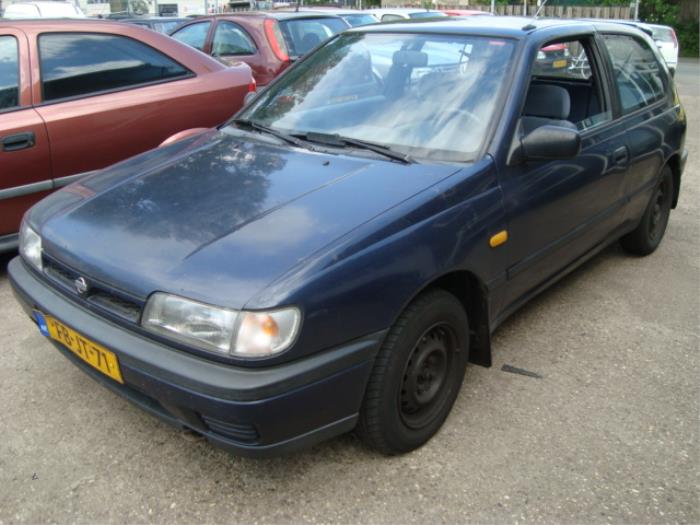 Nissan Sunny 1.4 16V Schrottauto (1992, Blau)