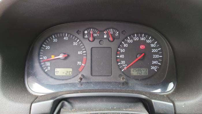 Volkswagen Golf IV 1.8 20V Schrottauto (1998, Grau)