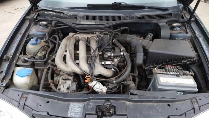 Volkswagen Golf IV 1.8 20V Schrottauto (1998, Grau)