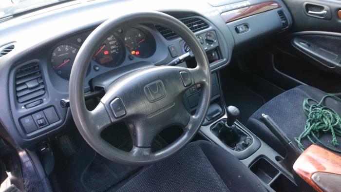 Honda Accord 1.6i 16V Samochód złomowany (2000, Czarny)