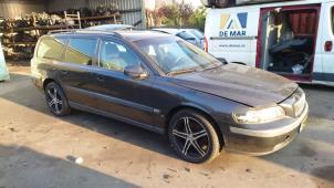 Volvo V70 2.4 T 20V Épave (2001, Gris)