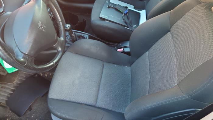Peugeot 207 SW 1.4 16V Vti Épave (2008, Gris)
