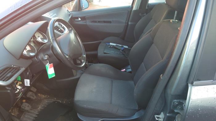 Peugeot 207 SW 1.4 16V Vti Épave (2008, Gris)