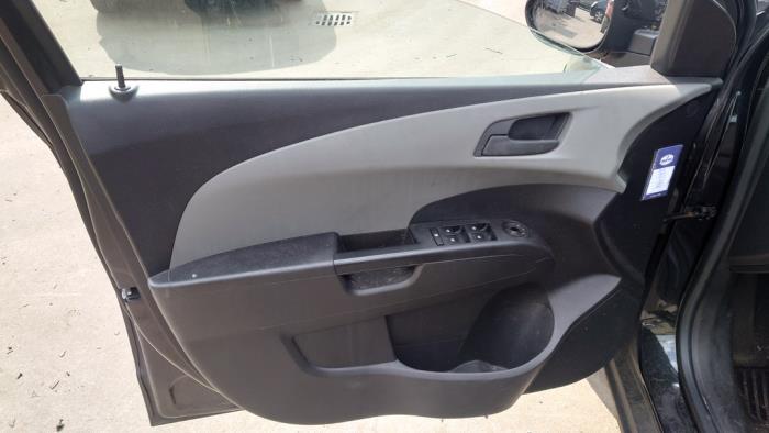 Chevrolet Aveo 1.3 D 16V Épave (2012, Noir)