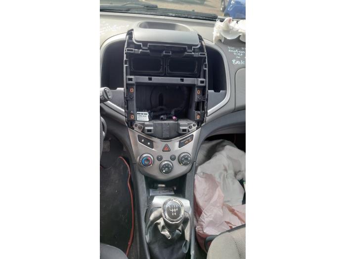 Chevrolet Aveo 1.3 D 16V Épave (2012, Noir)