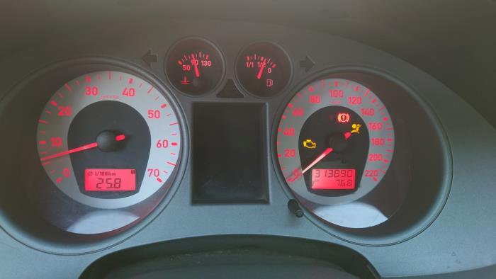 Seat Ibiza III 1.6 16V Vehículo de desguace (2007, Negro)
