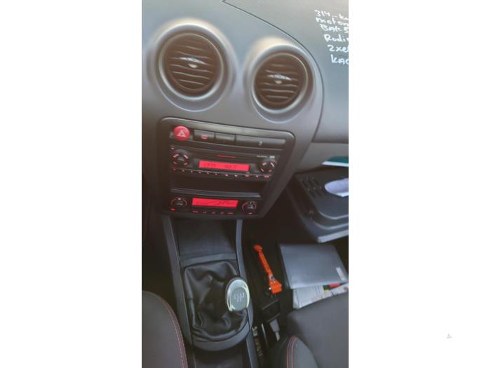 Seat Ibiza III 1.6 16V Vehículo de desguace (2007, Negro)