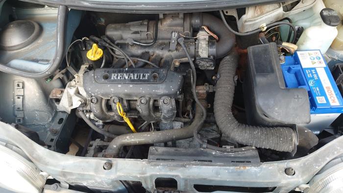 Renault Twingo 1.2 Skrotfordon (2002, BLAUW)