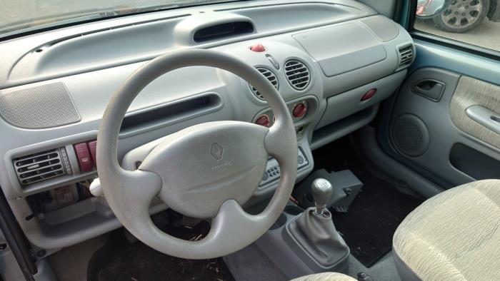 Renault Twingo 1.2 Skrotfordon (2002, BLAUW)