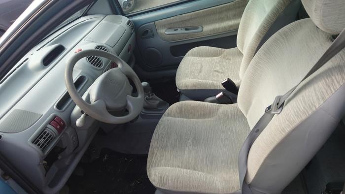 Renault Twingo 1.2 Skrotfordon (2002, BLAUW)