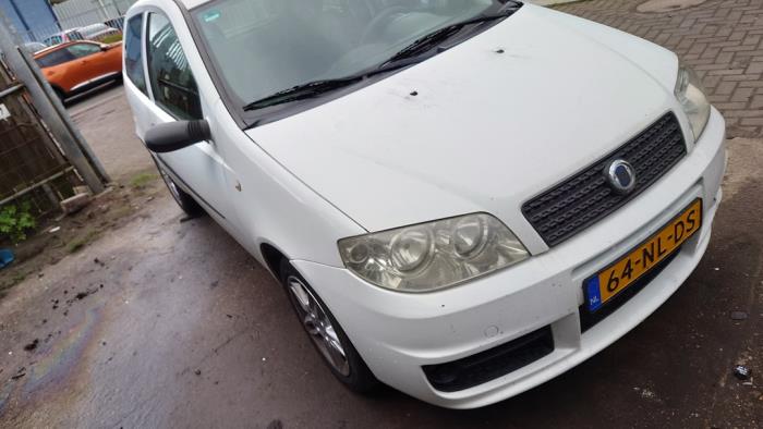 Fiat Punto II 1.2 16V Schrottauto (2003, Weiß)