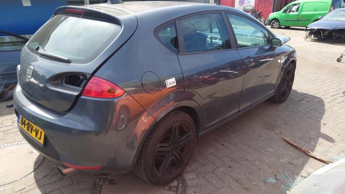 Seat Leon 2.0 FSI 16V Épave (2005, Gris)