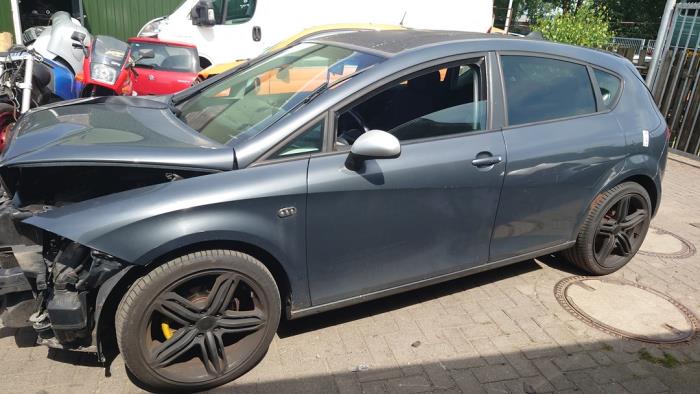 Seat Leon 2.0 FSI 16V Épave (2005, Gris)