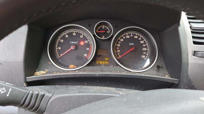 Opel Zafira 2.2 16V Direct Ecotec Samochód złomowany (2006, Szary)