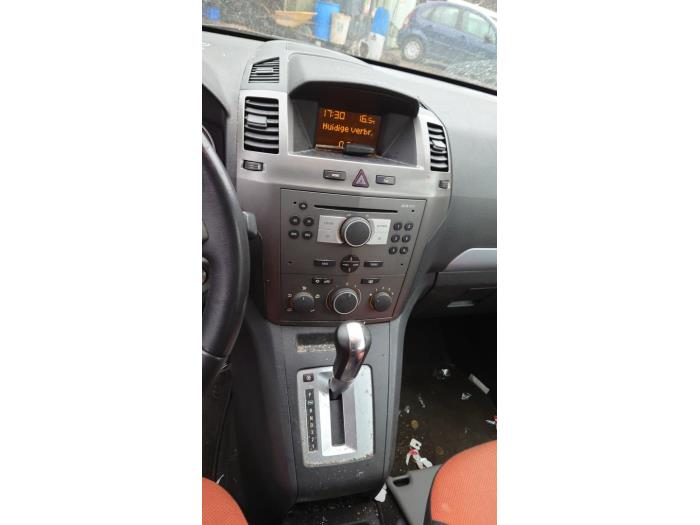 Opel Zafira 2.2 16V Direct Ecotec Samochód złomowany (2006, Szary)