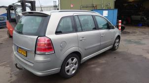 Opel Zafira 2.2 16V Direct Ecotec Samochód złomowany (2006, Szary)