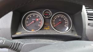 Opel Zafira 2.2 16V Direct Ecotec Samochód złomowany (2006, Szary)
