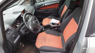 Opel Zafira 2.2 16V Direct Ecotec Samochód złomowany (2006, Szary)