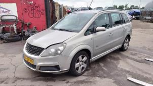 Opel Zafira 2.2 16V Direct Ecotec Samochód złomowany (2006, Szary)