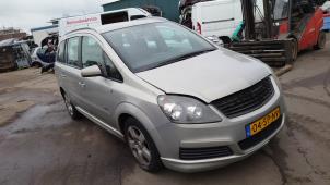 Opel Zafira 2.2 16V Direct Ecotec Samochód złomowany (2006, Szary)