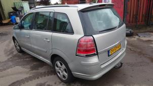 Opel Zafira 2.2 16V Direct Ecotec Samochód złomowany (2006, Szary)