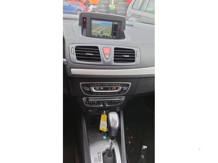 Renault Megane III Grandtour 1.5 dCi 110 Épave (2011, Blanc)