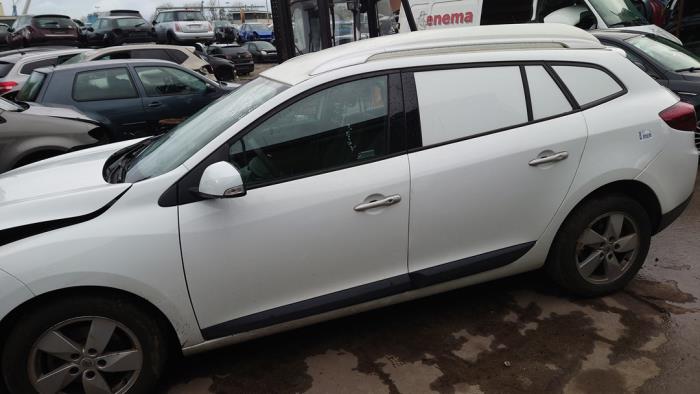 Renault Megane III Grandtour 1.5 dCi 110 Épave (2011, Blanc)