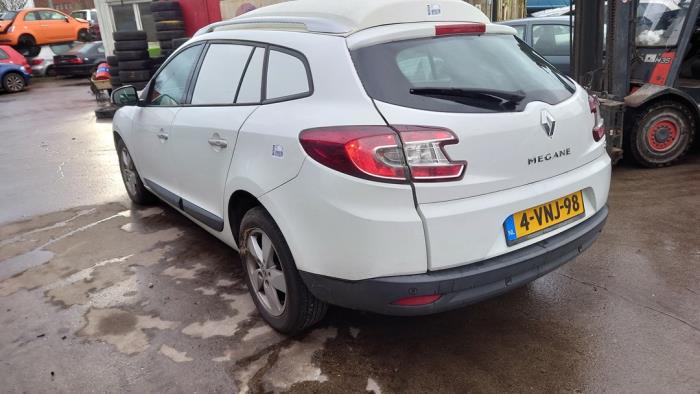 Renault Megane III Grandtour 1.5 dCi 110 Épave (2011, Blanc)