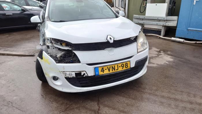 Renault Megane III Grandtour 1.5 dCi 110 Épave (2011, Blanc)