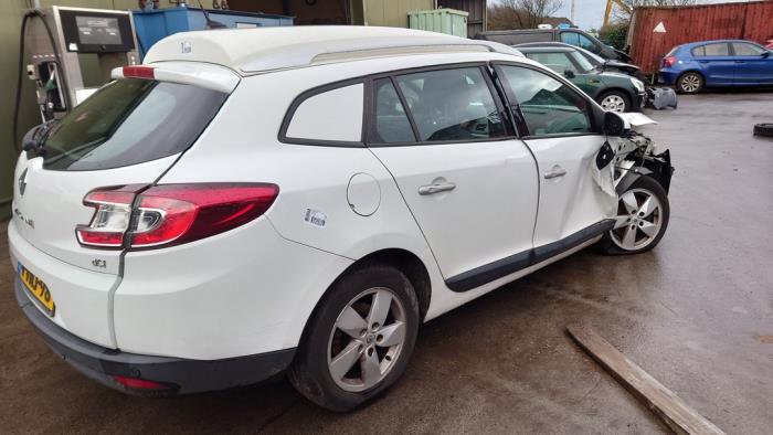 Renault Megane III Grandtour 1.5 dCi 110 Épave (2011, Blanc)