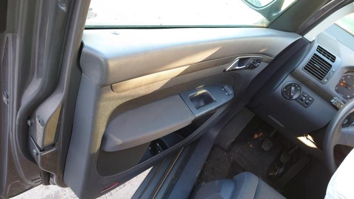 Volkswagen Touran 1.6 Épave (2007, Bleu)