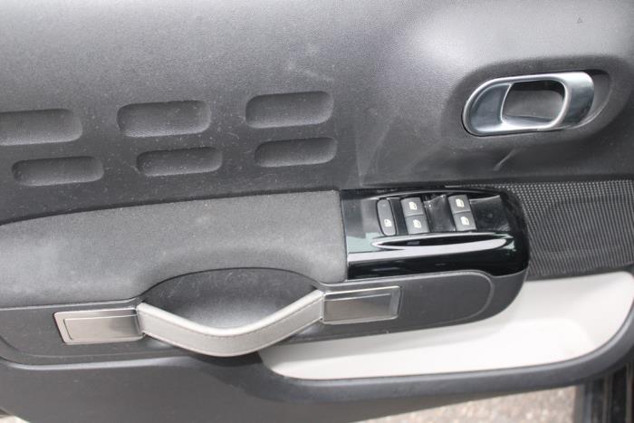 Citroen C3 1.2 Vti 12V PureTech Épave (2017, Noir)