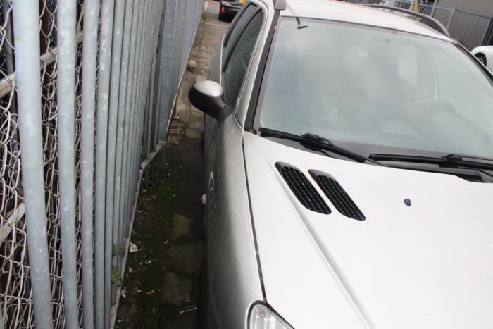 Peugeot 206 SW 1.4 Samochód złomowany (2005, Szary)