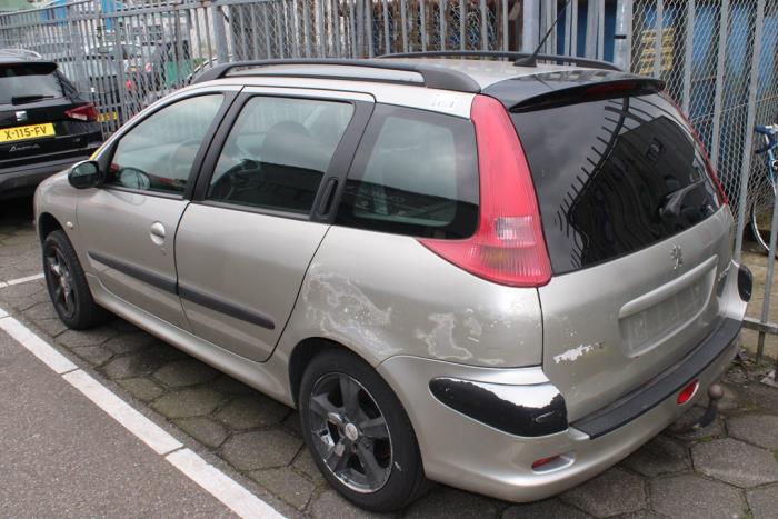 Peugeot 206 SW 1.4 Samochód złomowany (2005, Szary)
