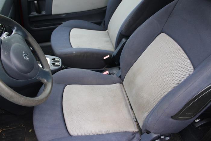 Peugeot 1007 1.4 Samochód złomowany (2005, Czerwony)