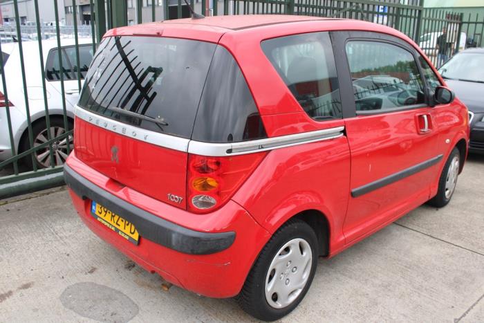 Peugeot 1007 1.4 Samochód złomowany (2005, Czerwony)