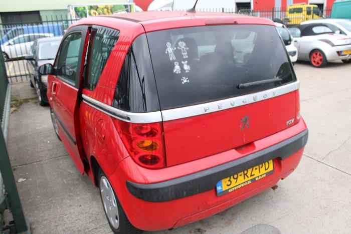 Peugeot 1007 1.4 Samochód złomowany (2005, Czerwony)